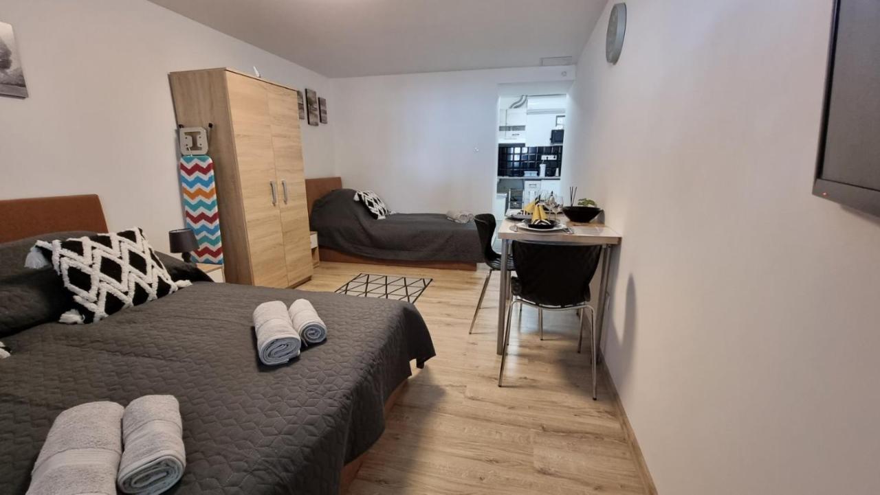 Holiness Apartmanok Szeged Exteriör bild