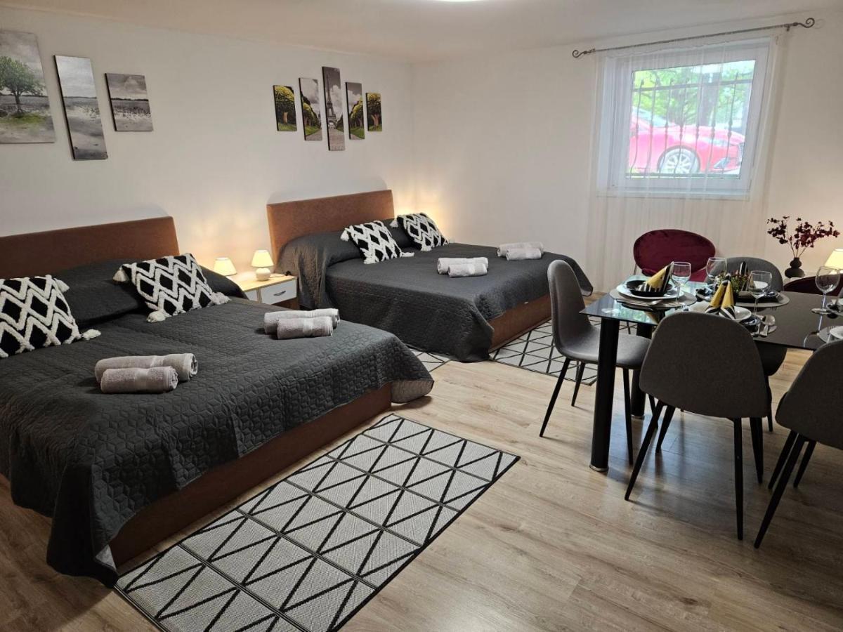 Holiness Apartmanok Szeged Exteriör bild
