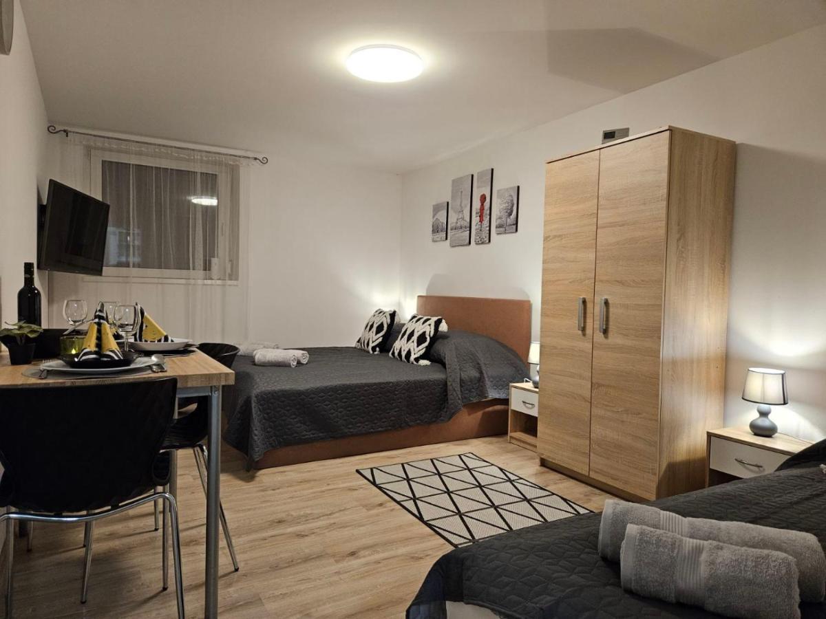 Holiness Apartmanok Szeged Exteriör bild