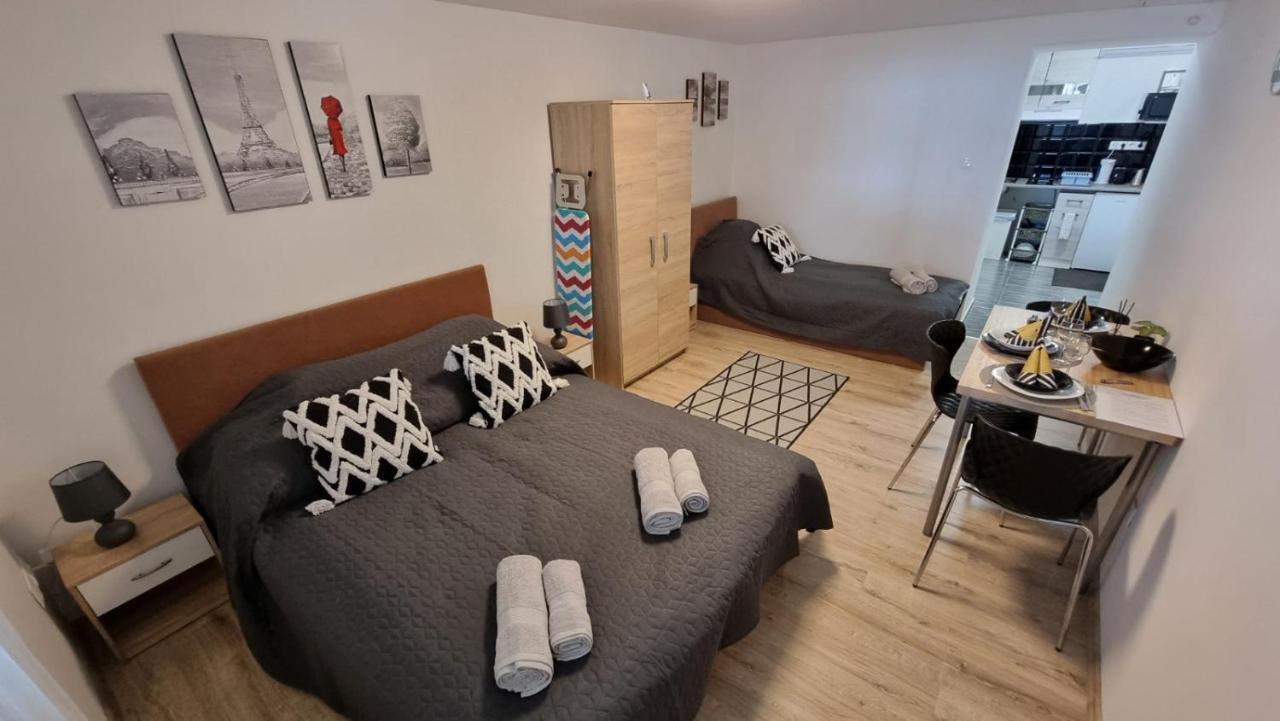 Holiness Apartmanok Szeged Exteriör bild