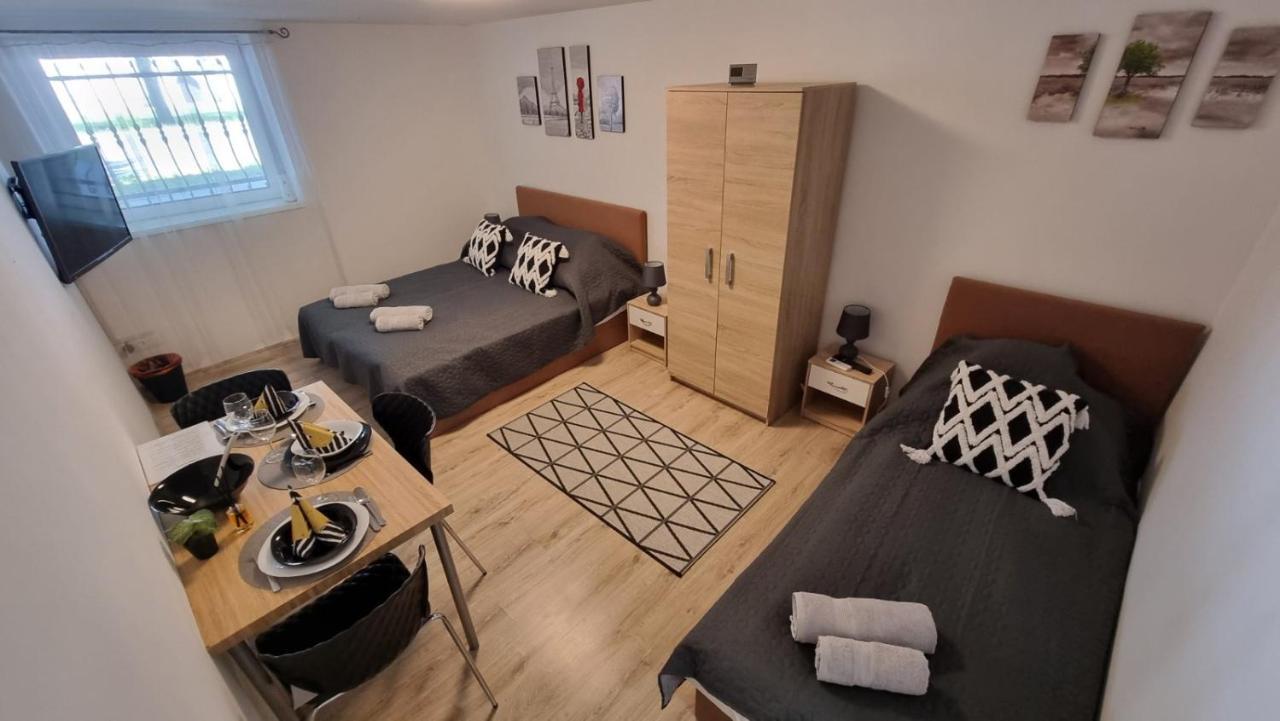 Holiness Apartmanok Szeged Exteriör bild